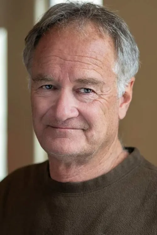 John Chalmers interpretando a Doctor