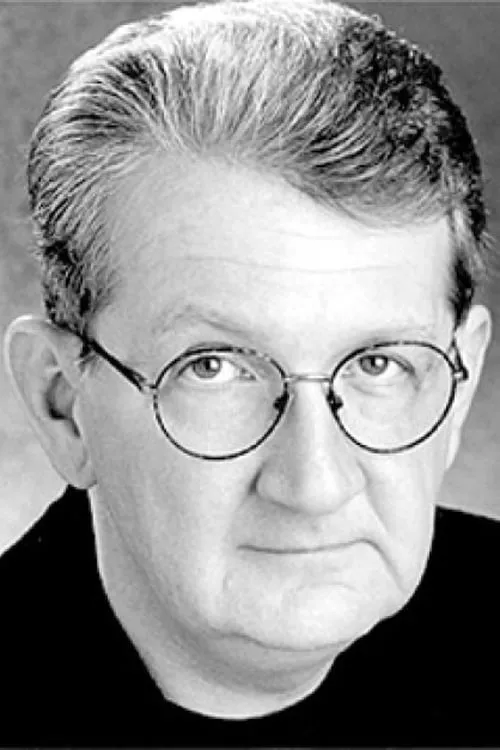 John Deyle interpretando a Senator Fipp