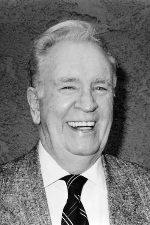 John Finnegan interpretando a Mr. Warshawski