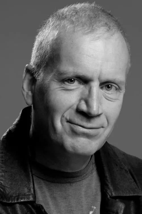 John Graham Davies interpretando a Larry Lamb