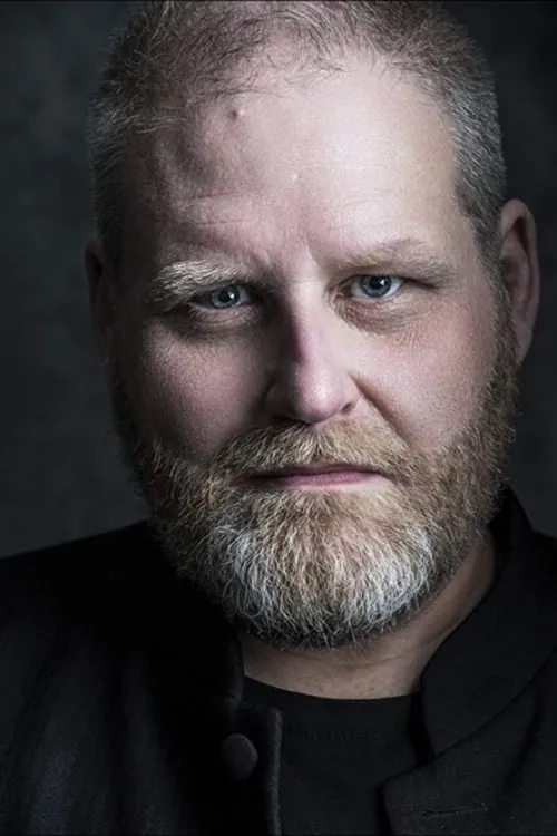 Vera Milanova ha trabajado con John Hales en 1 ocasiones