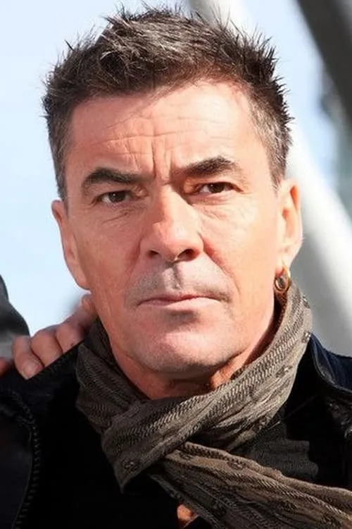 Tony Hadley ha trabajado con John Keeble en 8 ocasiones