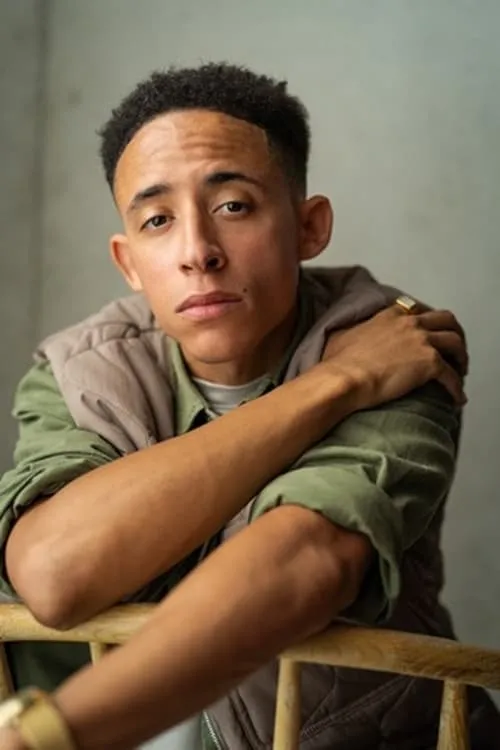 John Leader interpretando a Harry / Ensemble