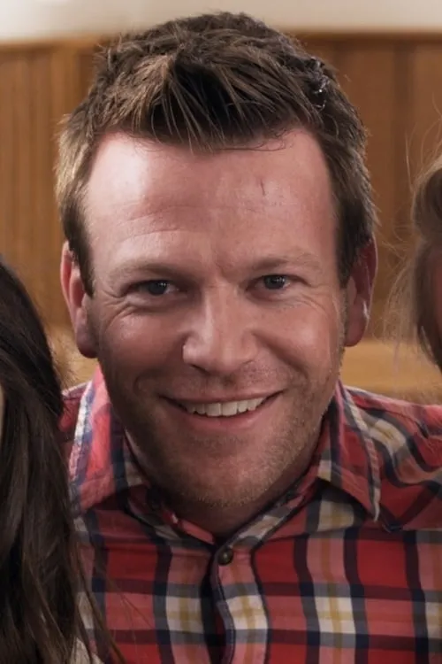 Greg Brubaker ha trabajado con John Lyde en 1 ocasiones