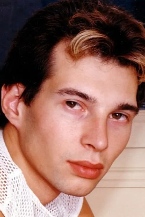 John Mathew Fenwick interpretando a