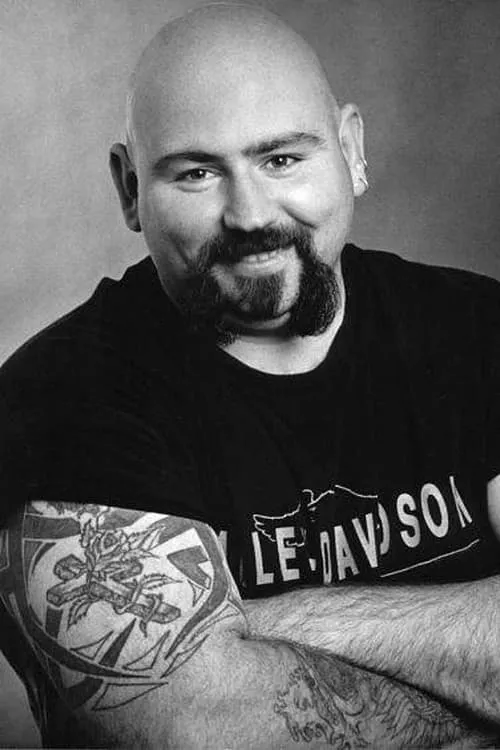 John McGarr interpretando a Barlow