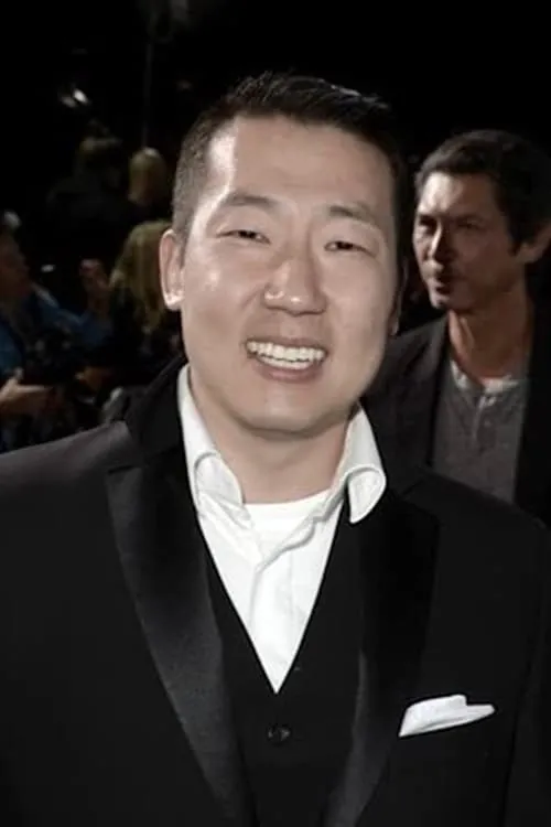 John Patrick Barry interpretando a Officer Patrick