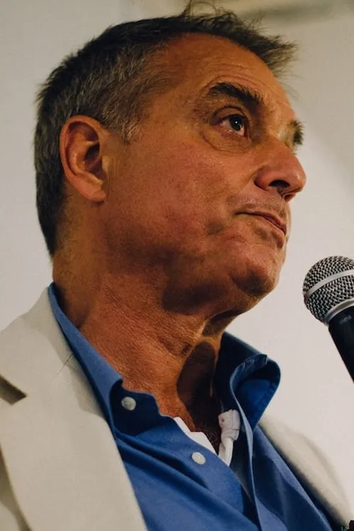 John R. Pepper interpretando a Pepper