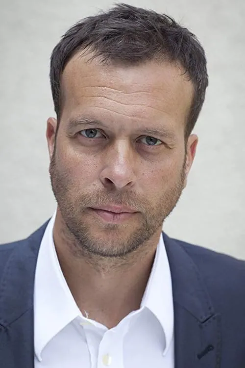 John Schwab interpretando a Paramedic