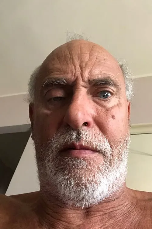 John Stewart Arnold interpretando a Doctor