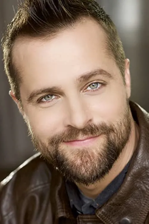 Johnnie Oberg interpretando a Kevin (adult)