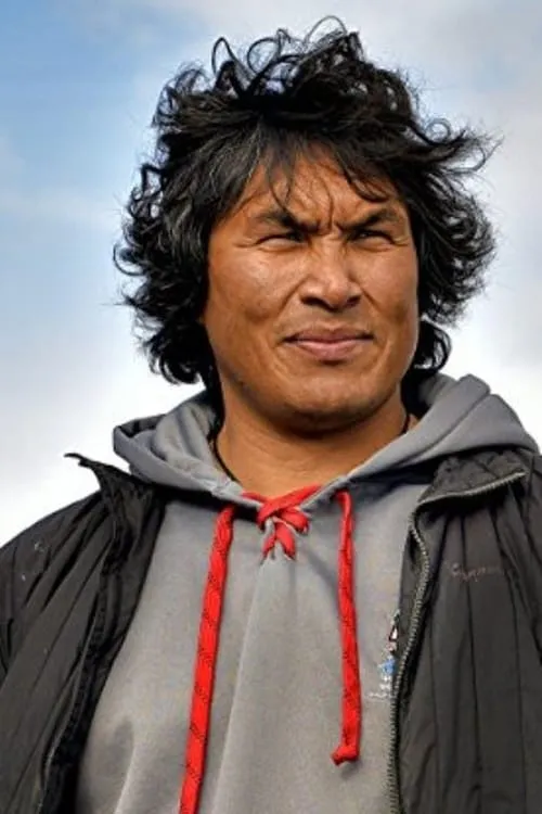 Joseph Nakogee ha trabajado con Johnny Issaluk en 1 ocasiones