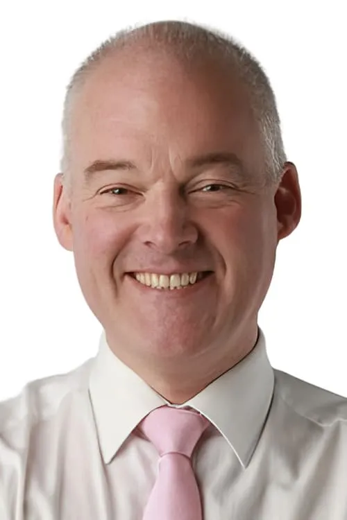 Jon Champion interpretando a Presenter