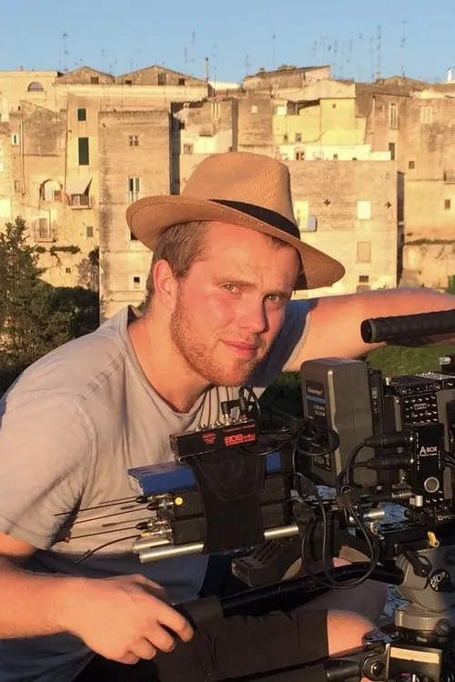 Jon Thomas interpretando a