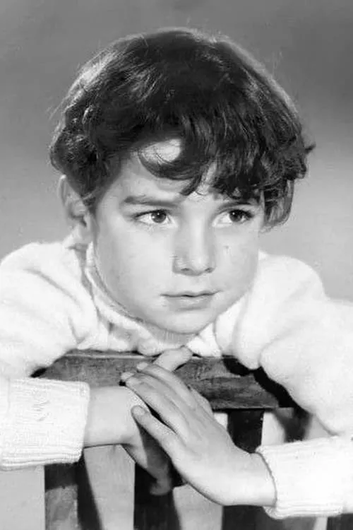 Jonathan Ashmore interpretando a Joe