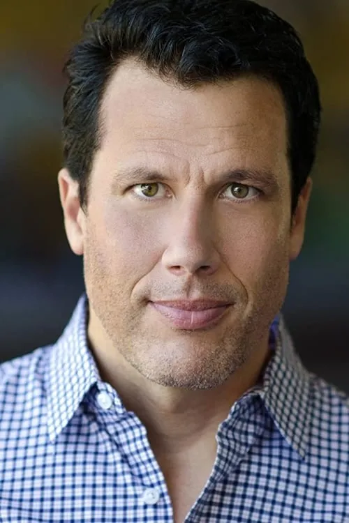 Emily Alyn Lind ha trabajado con Jonathan Bray en 2 ocasiones