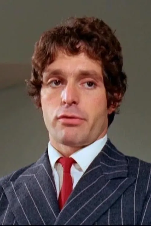 Jonathan Burn interpretando a