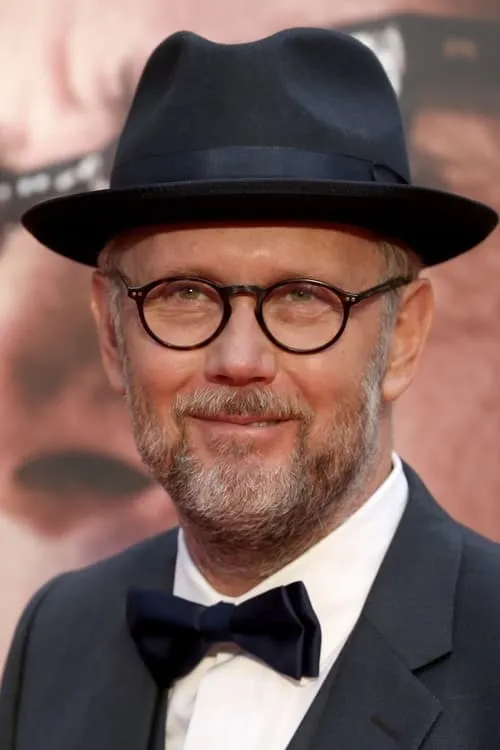 Jonathan Dayton interpretando a Self