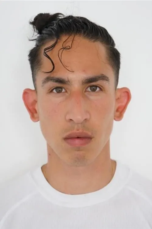 Jonathan Eap interpretando a Sovann