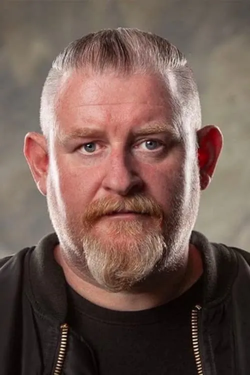 Jonathan Emmett — personaje: Roy Brittain