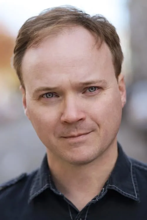 Jonathan Fielding interpretando a Midshipman #1