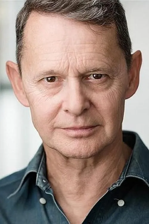 Jonathan Oliver en su biografía y filmografía