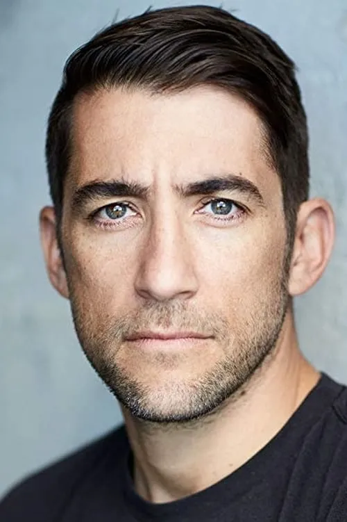 Jonathan Togo interpretando a Adult Lyle