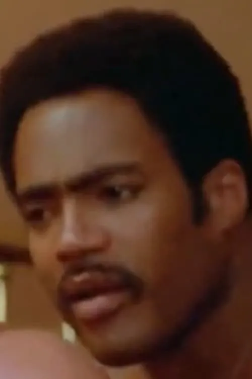 Jonathan Younger interpretando a 