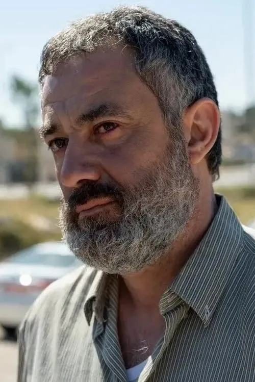 Jony Arbid interpretando a Abu-Fahed