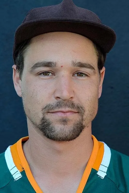 Jordan Hoffart interpretando a Zolar