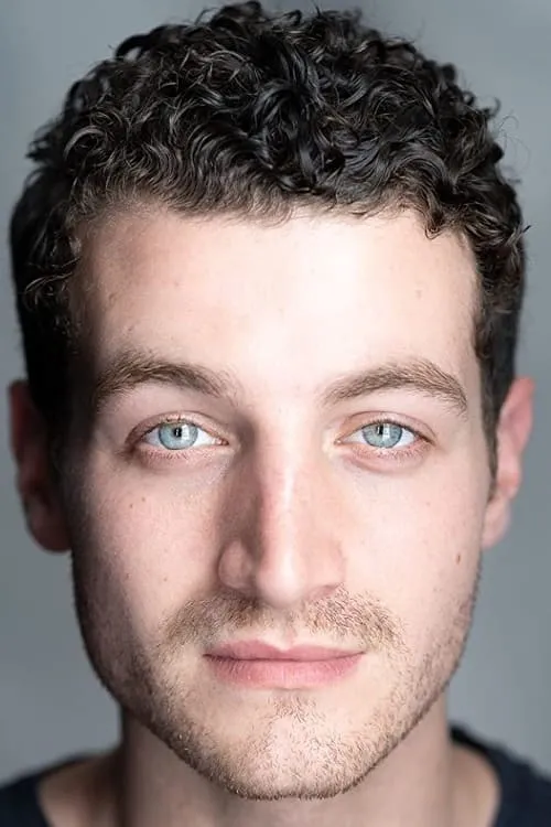 Jordan J Gallagher interpretando a Ron