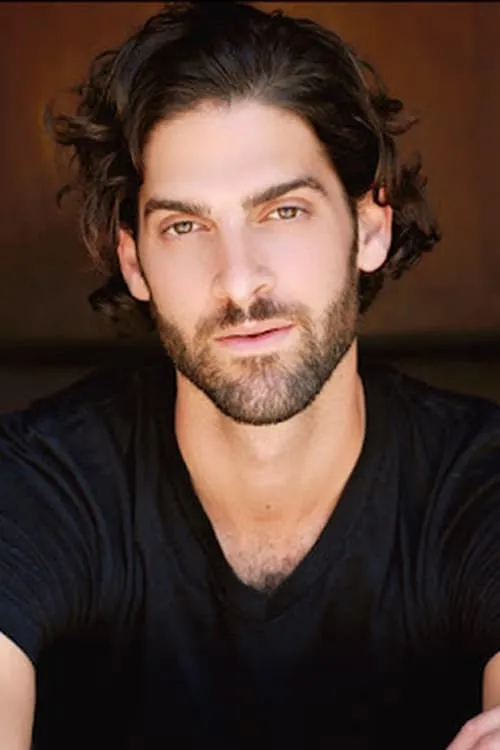 Jordan Turchin interpretando a