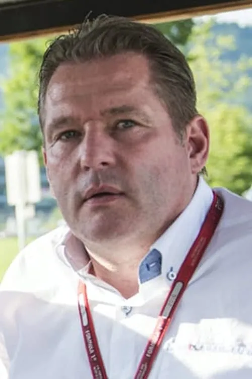 Jos Verstappen interpretando a Self