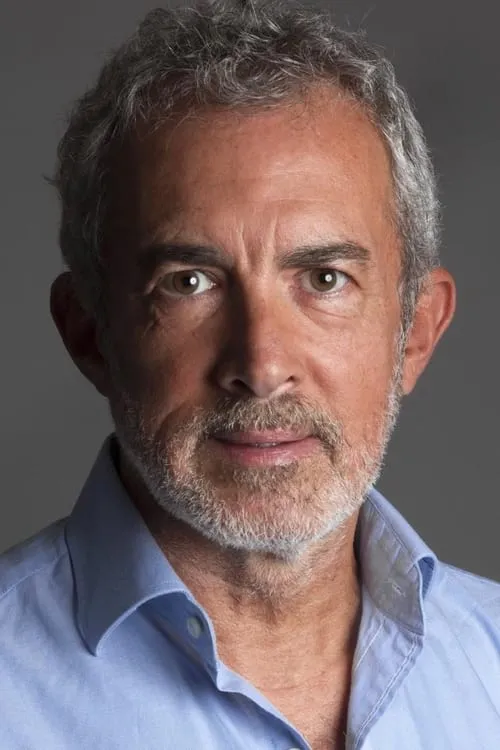 José Guedes interpretando a Roberto Coutinho