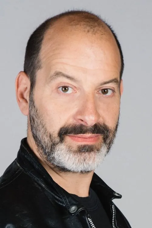 Josep Julien interpretando a Cordero