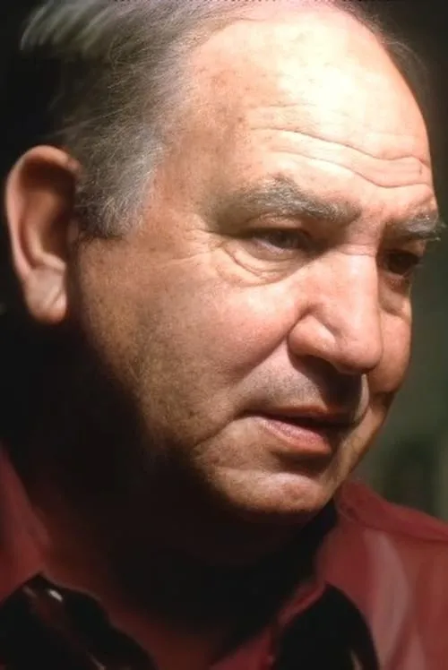 Joseph Rigano interpretando a Dominic Manetta