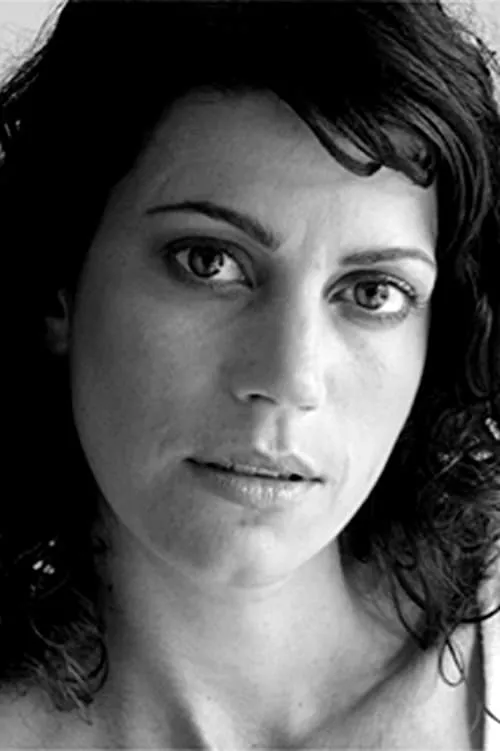 Josephine Davison interpretando a Eleanor Bron