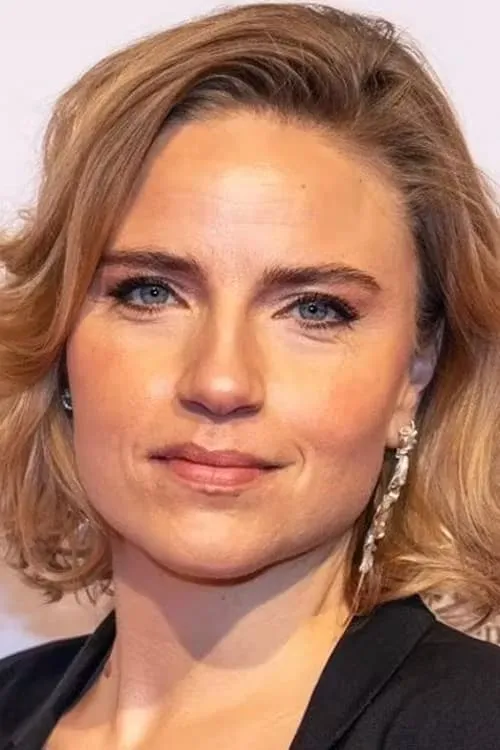 Josephine Park interpretando a 