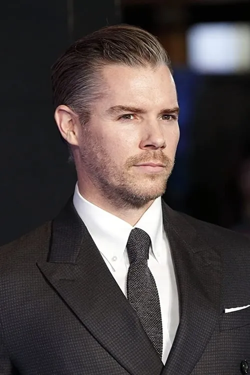 Alison Sudol ha trabajado con Josh Cowdery en 2 ocasiones