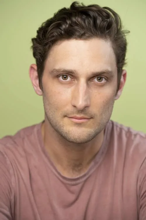 Troian Bellisario ha trabajado con Josh Schell en 2 ocasiones