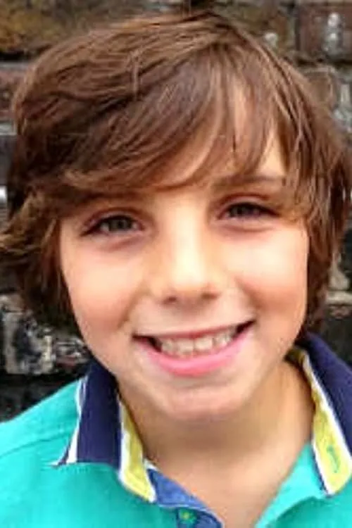 Joshua Kaynama interpretando a Max Shaler