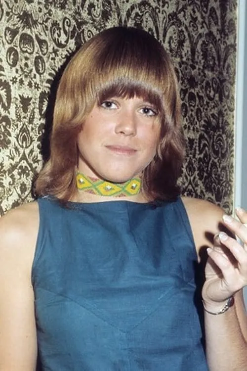 Joy Bang interpretando a Sandra