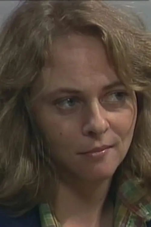 Joy Dunstan interpretando a Dorothy