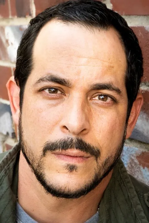 J.R. Adduci interpretando a William Gracey