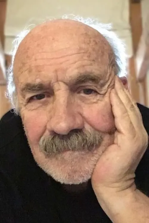 Hernán González Villamil ha trabajado con Juan Forch en 1 ocasiones