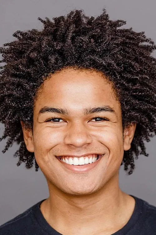 Juan Queiroz interpretando a Pedro