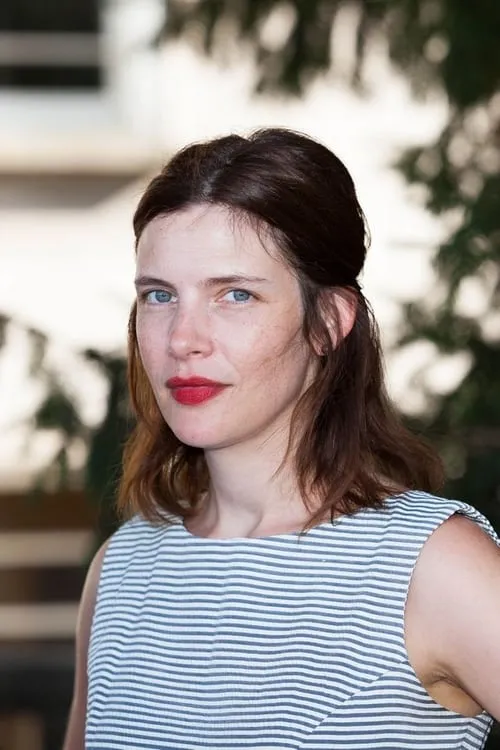 Judith Davis interpretando a Lina