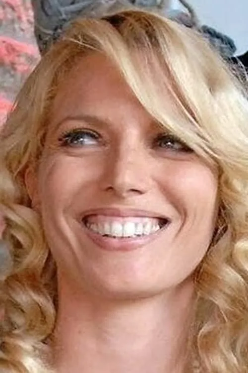 Judy Cehmm interpretando a The Ostrich