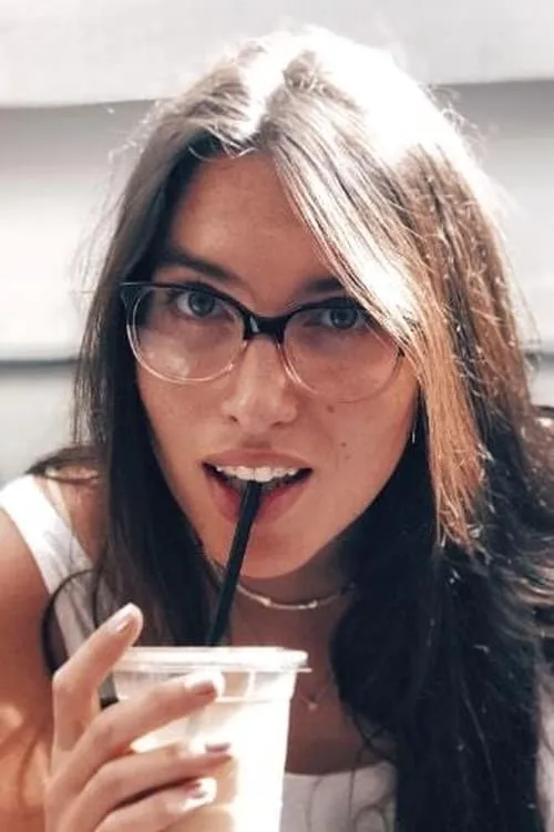 Taylor Misiak ha trabajado con Julia Bales en 1 ocasiones