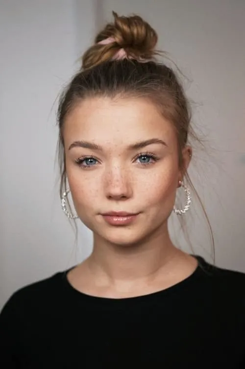 Julia Beautx — personaje: Lilly